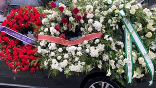 Último adiós a Lopera con Betis y Sevilla unidos y el himno a capela 