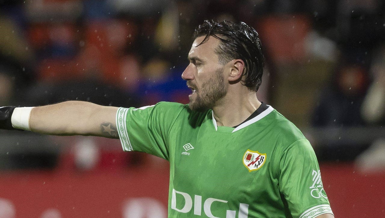 Dimitrievski, deseado por el Sevilla, habla claro sobre su futuro