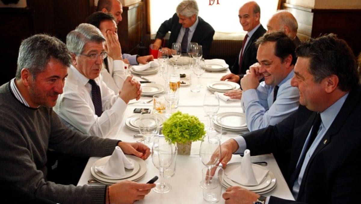 Real Sociedad y Atlético fijan una cita para negociar por Le Normand y Javi Galán