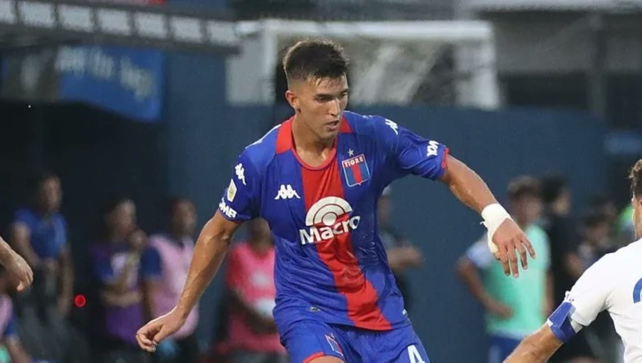 Emerge una opción asequible en caso de salidas de Juanlu o Carmona