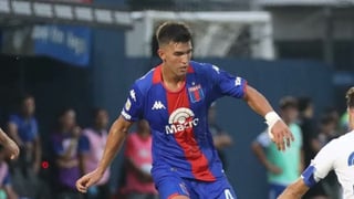 Emerge una opción asequible en caso de salidas de Juanlu o Carmona