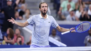 Medvedev se acuerda de Rafa Nadal en su última locura