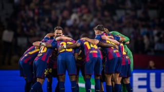 Jugadores y técnicos del Barcelona recriminan a la afición la nula animación recibida en Montjuïc