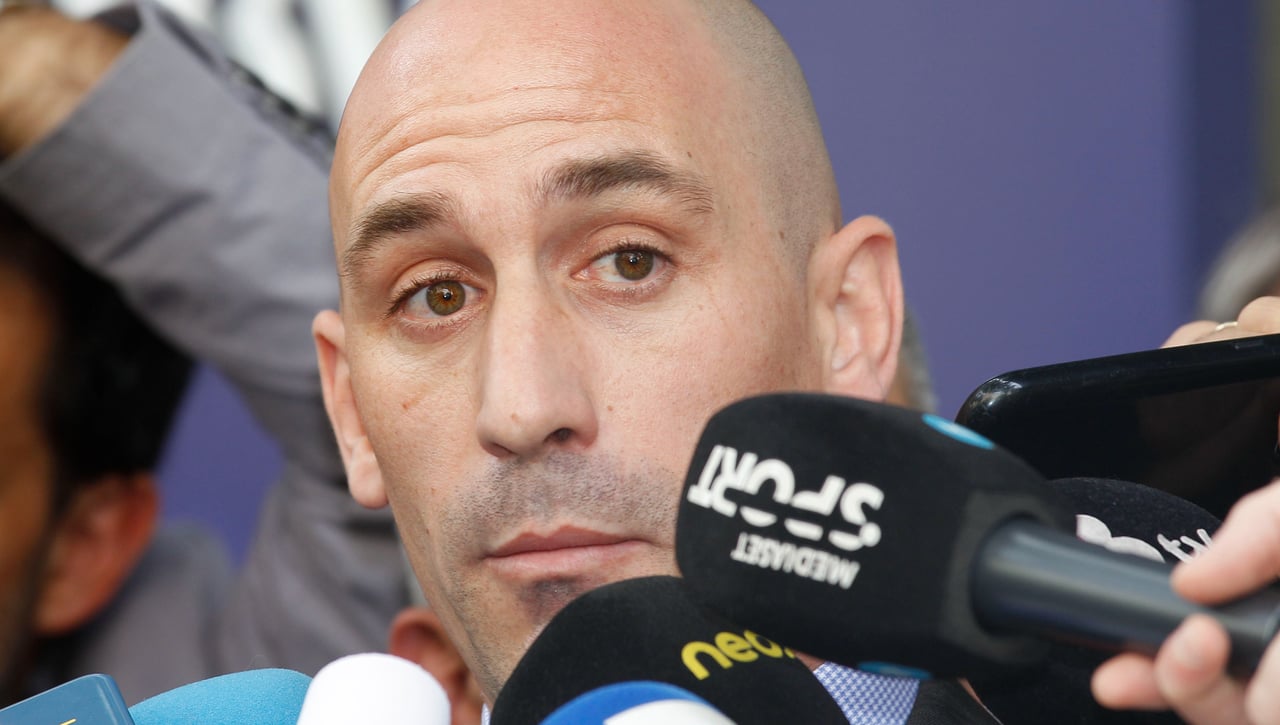 Rubiales responde a la sanción de la FIFA: ataca, anuncia batalla y denuncia "linchamiento político"