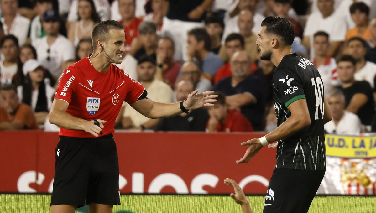 La polémica del Sevilla - Elche: cierto malestar sevillista con Alberola Rojas