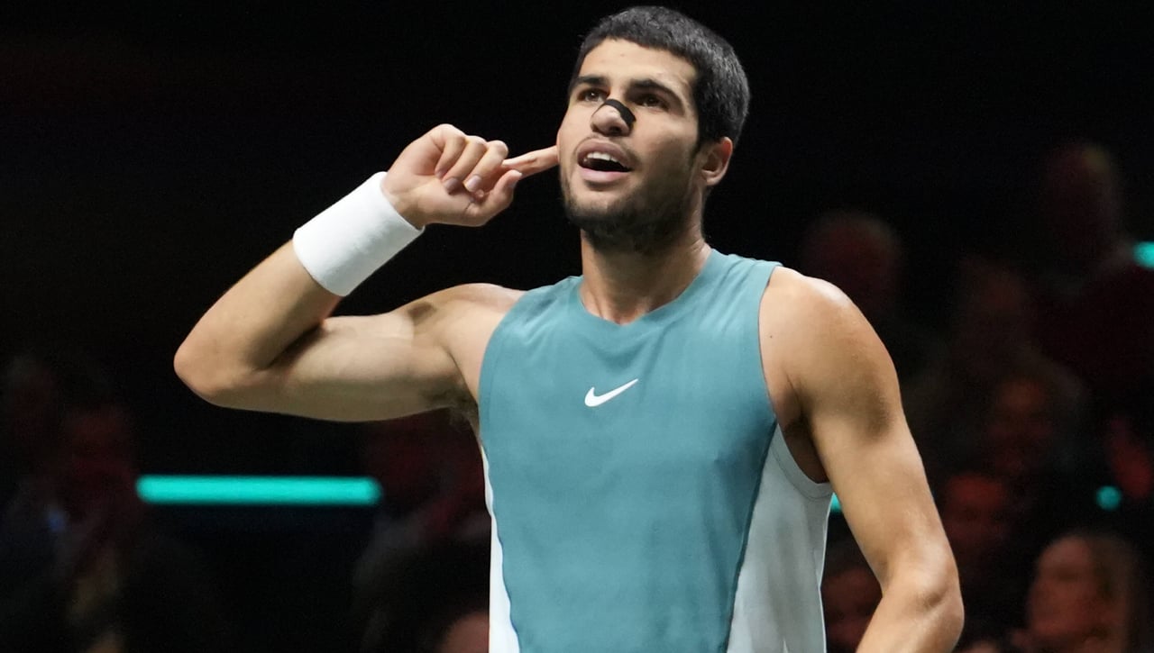 Carlos Alcaraz da un paso más en su caza a Sinner