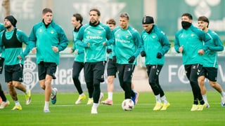 Siete bajas, el regreso de Aitor Ruibal y tres dudas resueltas con éxito en la lista del Betis contra el Feyenoord 