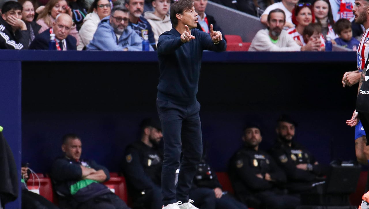 La afición del Sevilla comienza a desconfiar de Almeyda