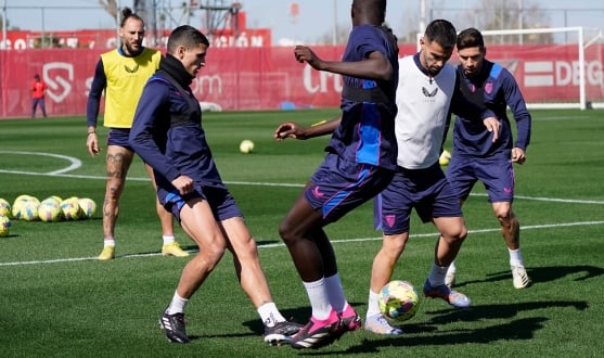 Tecatito y Bono, buenas noticias en la vuelta al trabajo pensando en Osasuna
