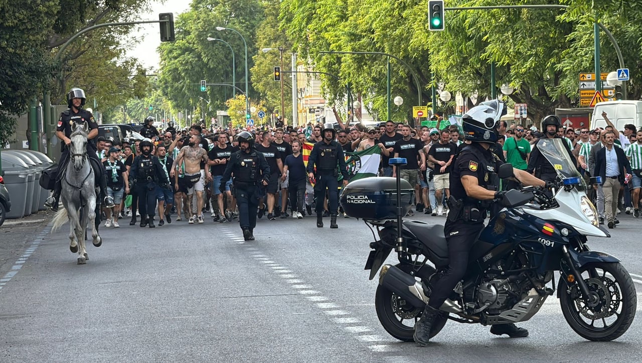 Los ultras de Sevilla y Betis quedaron en Viapol antes del derbi para pelearse