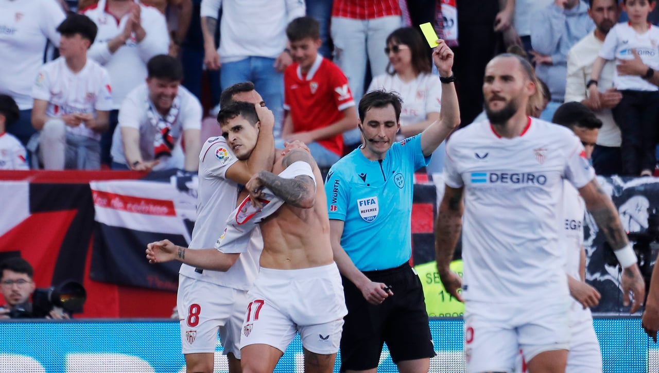 Los tres penaltis que se comieron De Burgos y Mateu Lahoz en el Sevilla - Almería