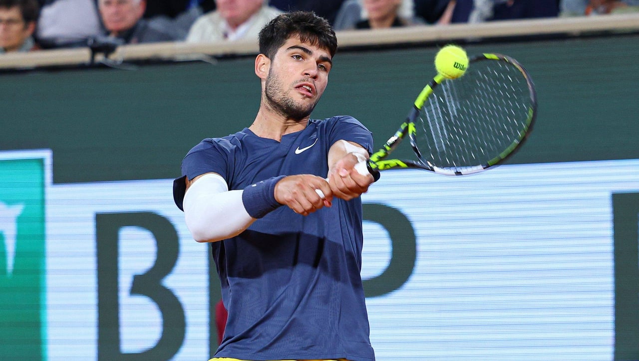 Alcaraz llega a la segunda semana de Roland Garros por la puerta grande