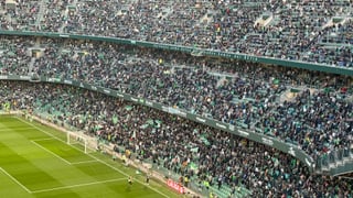 El Villamarín estalla: cánticos de 'Directiva, dimisión' y mensaje para Ángel Haro desde el Gol Sur