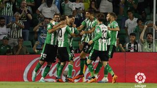Betis 3-1 Rayo: Toca madera para amarrar Europa y soñar con la Champions