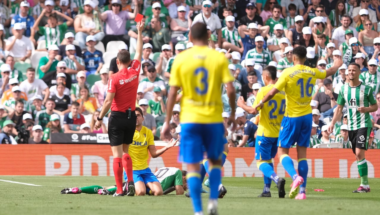 El paso al frente del Betis por Canales... a pesar de Canales