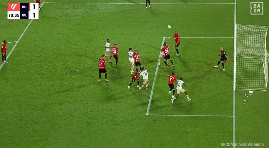 El Valencia se queja en silencio y con mucha ironía de otro error del VAR en contra