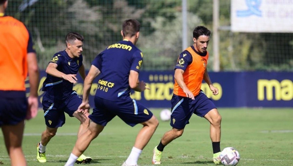 Un posible entre el Cádiz y el Xerez CD durante el Mundial de Qatar - Estadio Deportivo