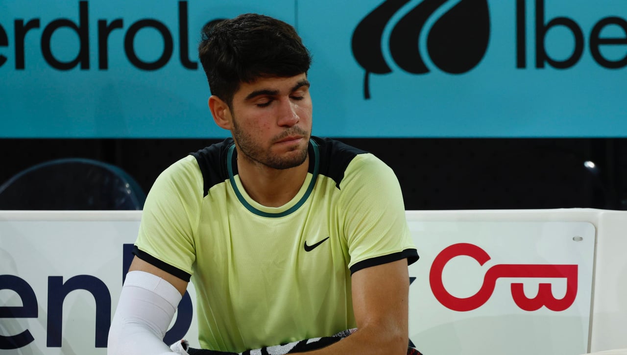 Medvedev mete en un lío a Alcaraz para París