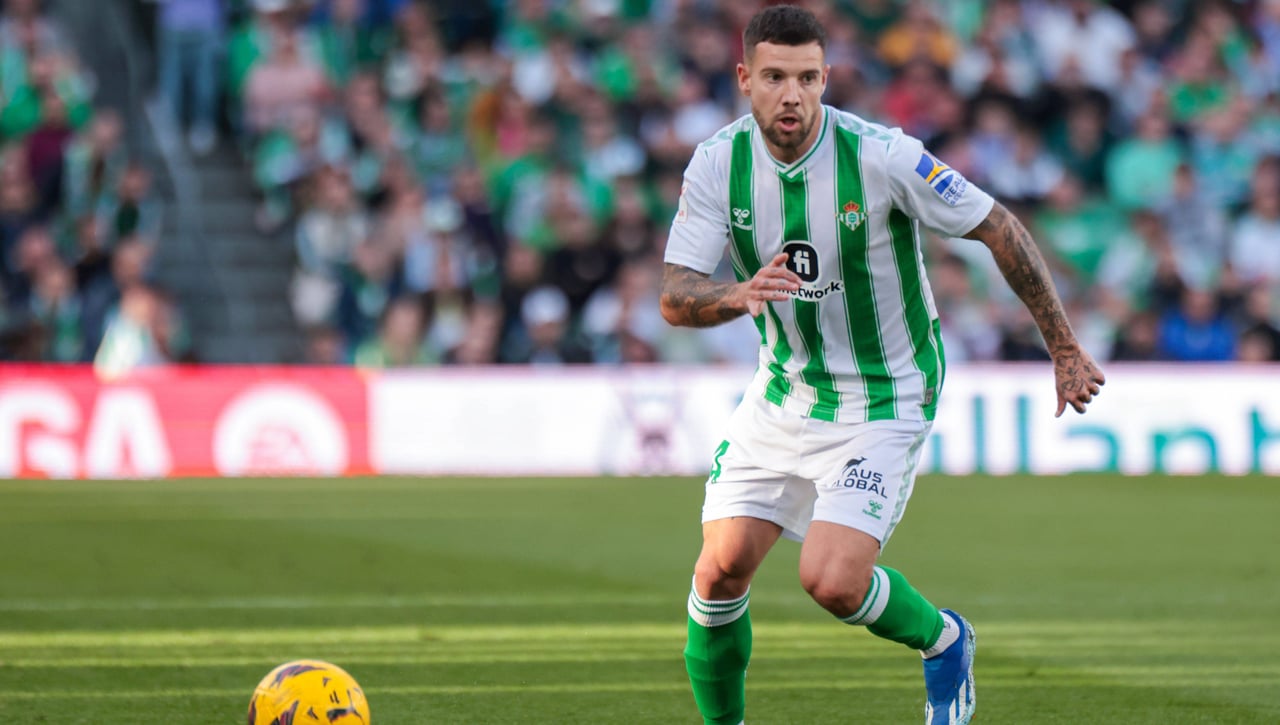 Aitor Ruibal saca pecho y los sevillistas le recuerdan cosas