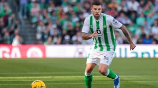 Aitor Ruibal saca pecho y los sevillistas le recuerdan cosas