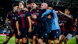 El Ave Fénix sobrevuela el Ciutat de Valencia