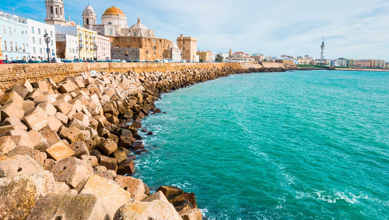 Cádiz termina con el turismo