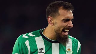 Borja Iglesias da la cara ante los béticos