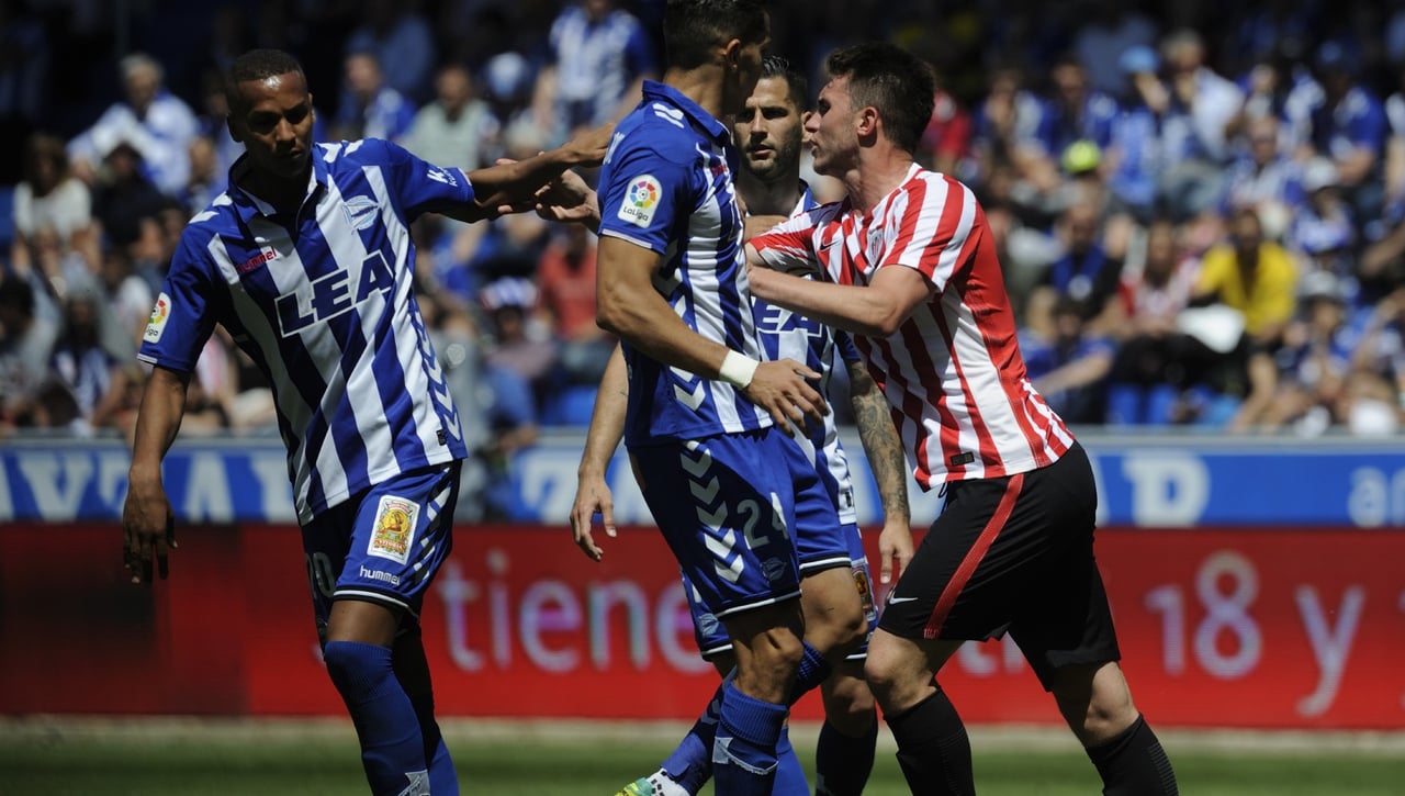 El Alavés empieza ganando al Athletic