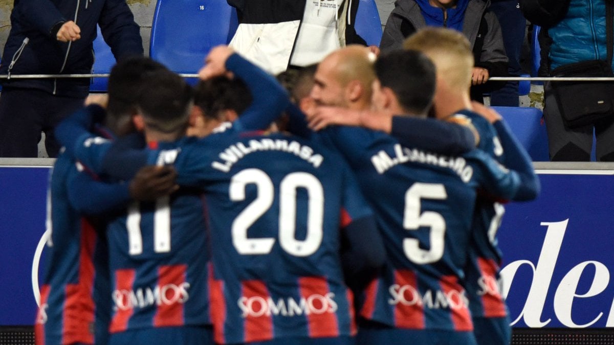 Jornada 19 LaLiga Hypermotion: El Huesca celebra su primera victoria como local