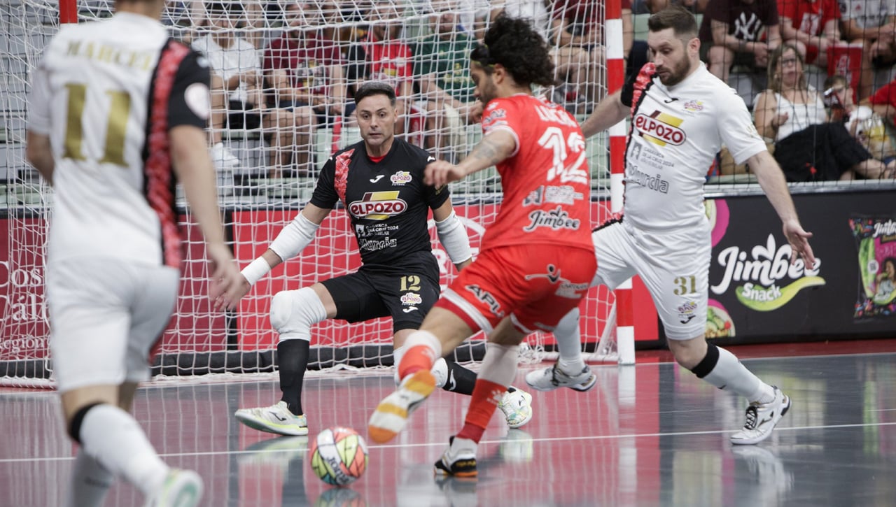 El Jimbee golpea primero en la final contra ElPozo