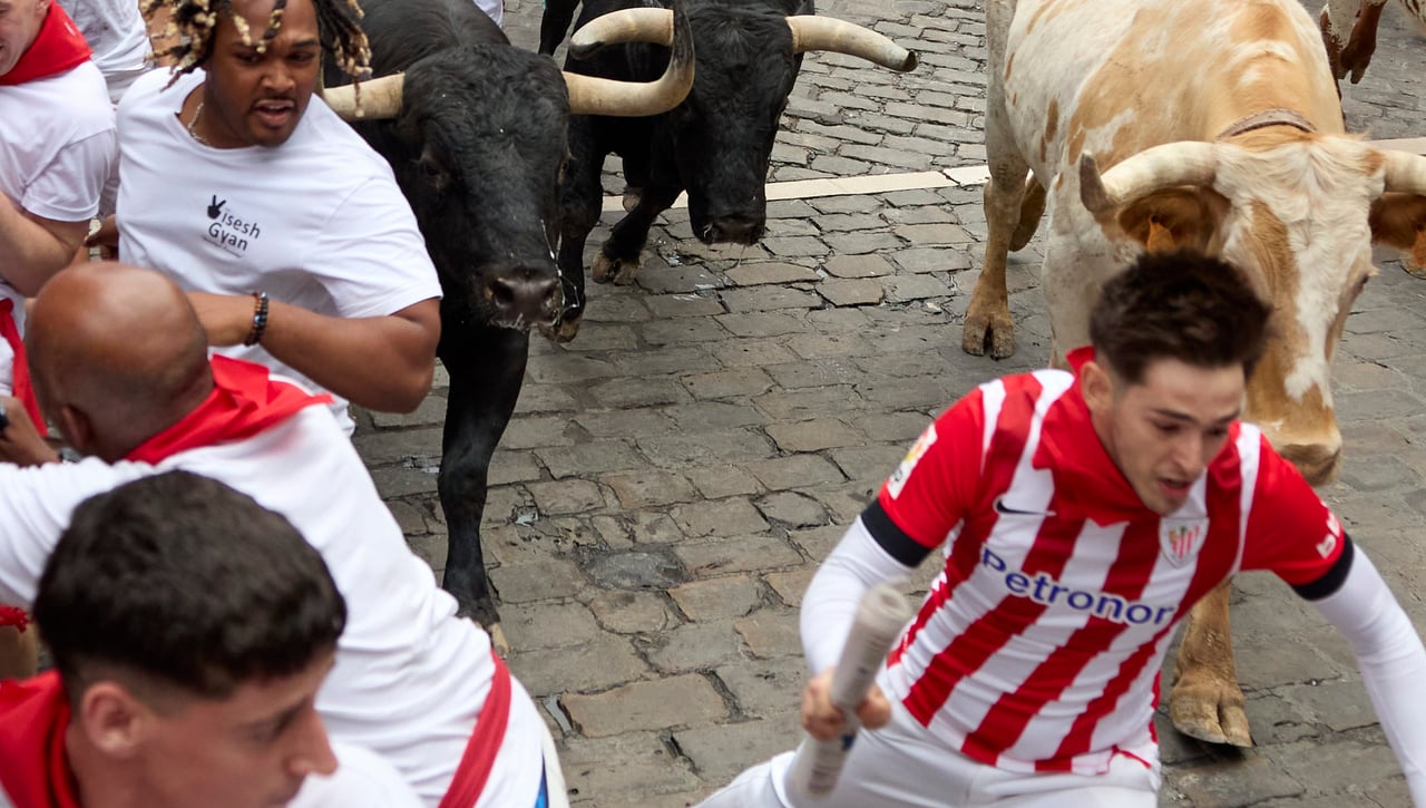 San Fermín 2024 | Rápido y peligroso quinto encierro con siete heridos con los toros de Domingo Hernández