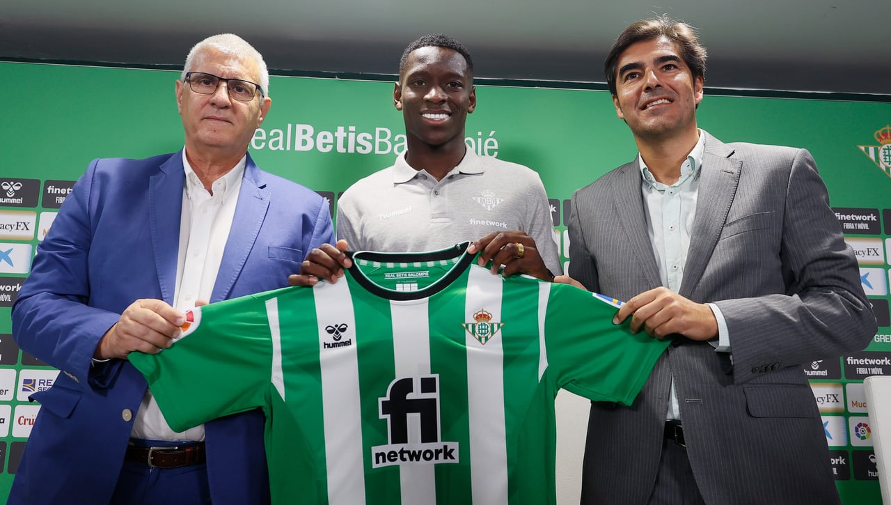 El gran dilema del Betis: jugar con fuego o apostar sobre seguro