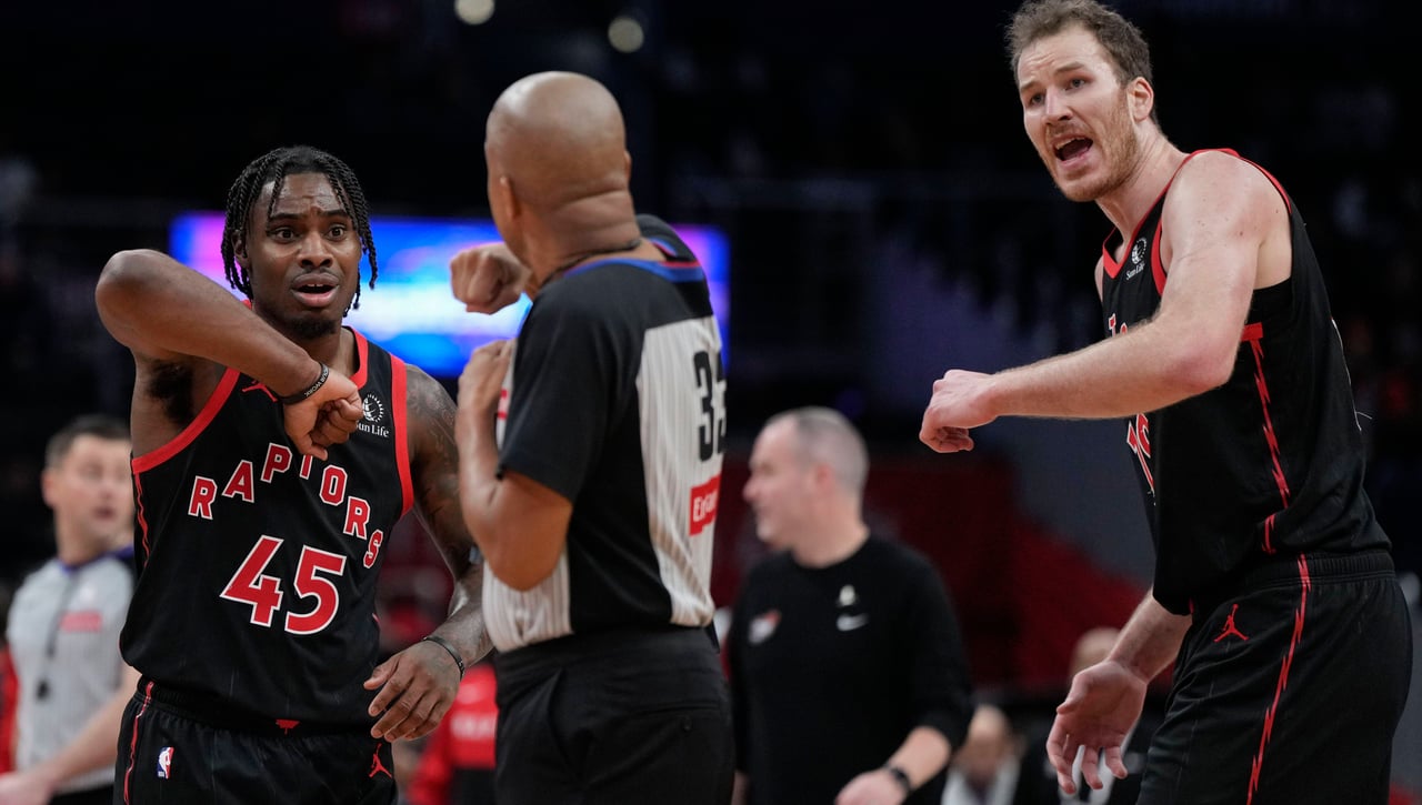 Señales de los árbitros en baloncesto: ¿Qué significa cada gesto?