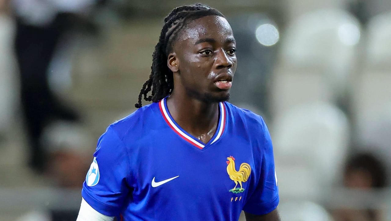 Castigo a la alternativa a Badé en Leverkusen seguida por Manu Fajardo