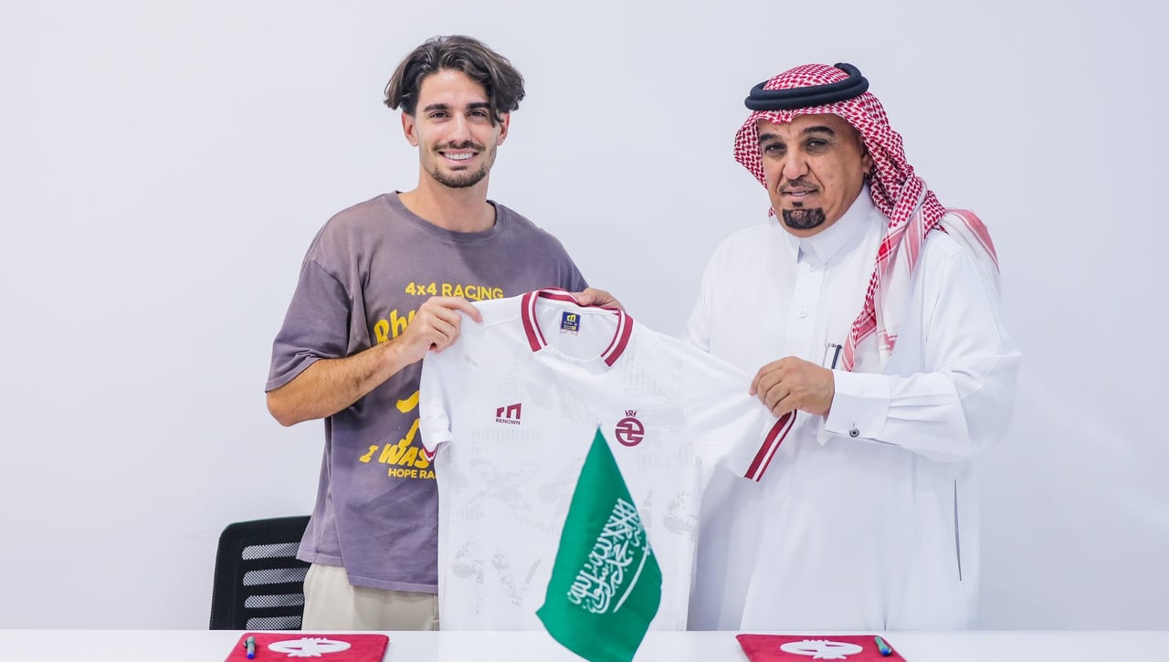 Álex Collado mulle el colchón para Vitor Roque, con el que "se equivocan al dejar salir"