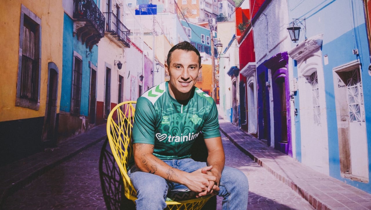 Guardado vuelve a casa con un regalo bajo el brazo: nueva equipación Hummel para el 'Día de los Muertos'