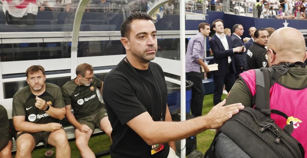 Oficial: Xavi renueva con el Barça, con una cláusula escondida
