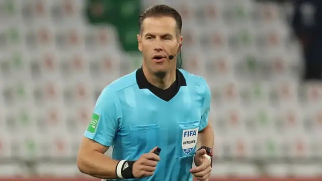 Un árbitro de inolvidable recuerdo para el Sevilla ante la Juventus