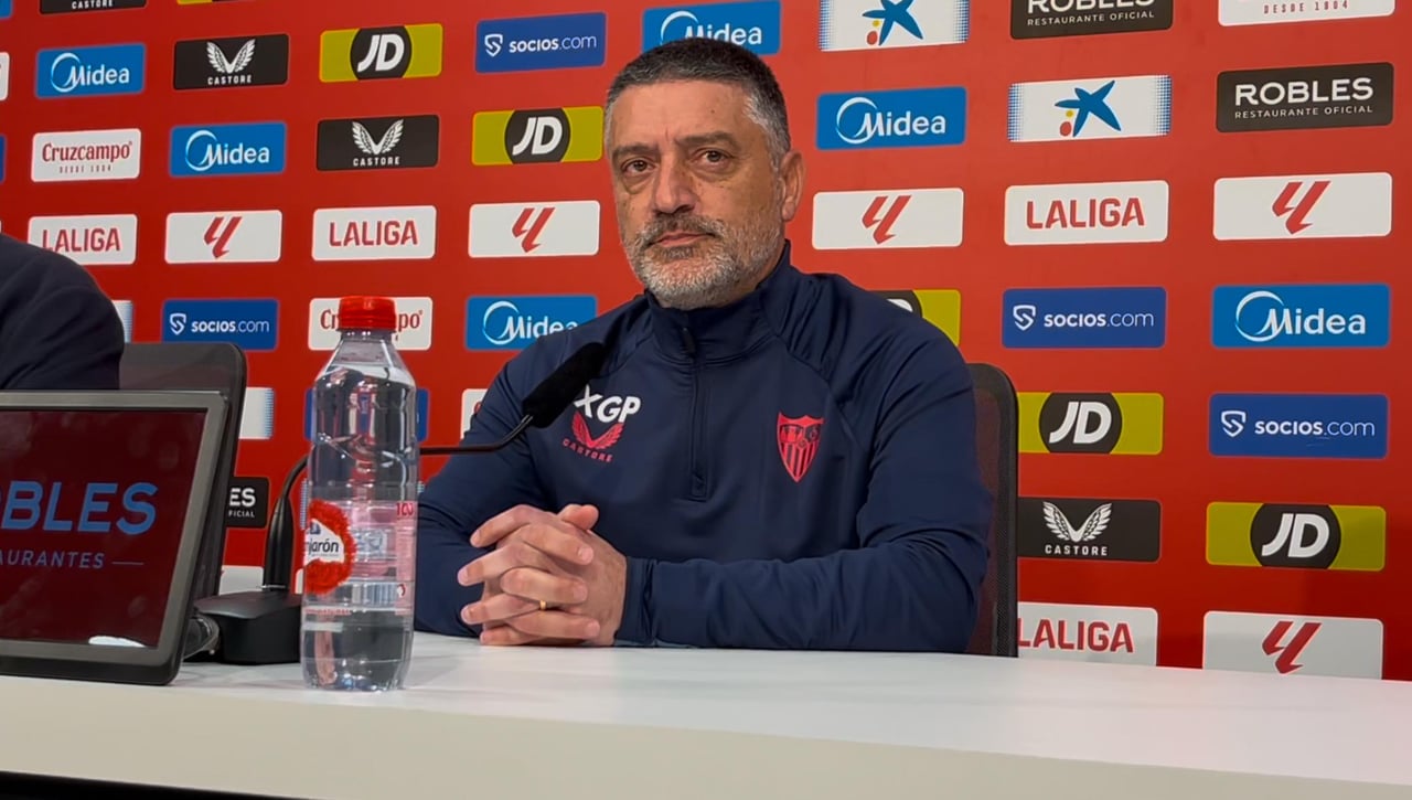 García Pimienta responde a la polémica por la falta de fichajes 