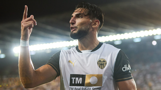 Rafa Mir asume la decisión del Valencia