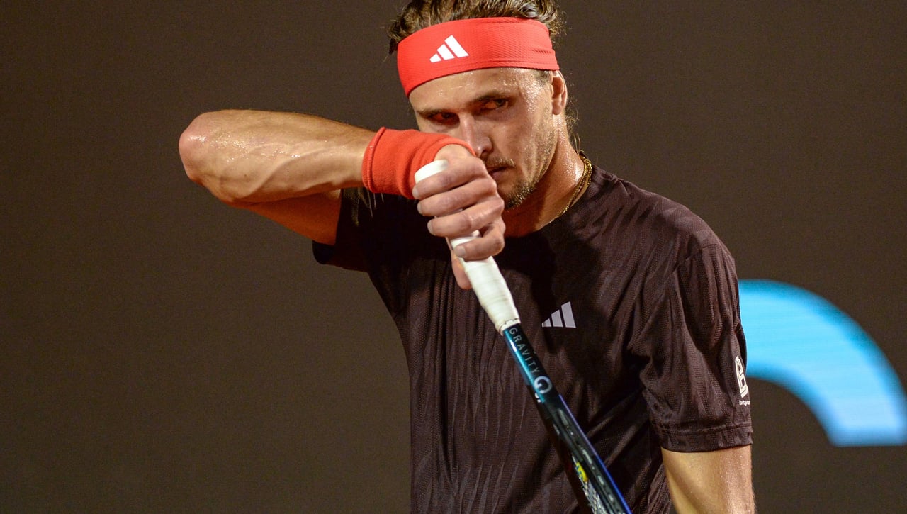 Zverev cede ante la presión de Carlos Alcaraz