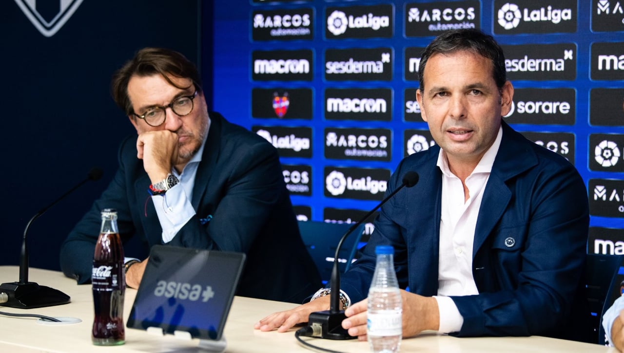 Catalán se defiende y dice que no dejará el Levante aunque se lo pidan "20.000 aficionados"