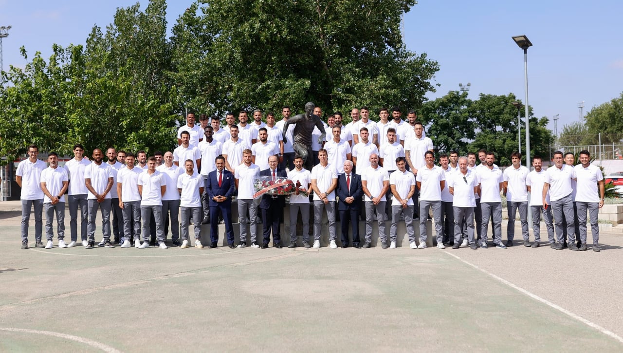 El Sevilla hace piña en torno al legado de Puerta, el hombre que rompió el techo de cristal  