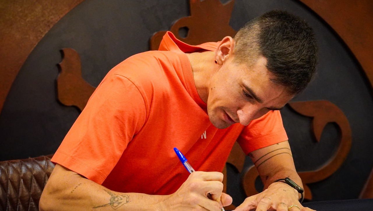 La Cultural Leonesa hace oficial el fichaje de Edgar Badia