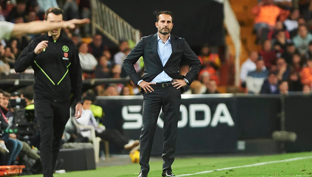 Persiguen a Baraja en Mestalla