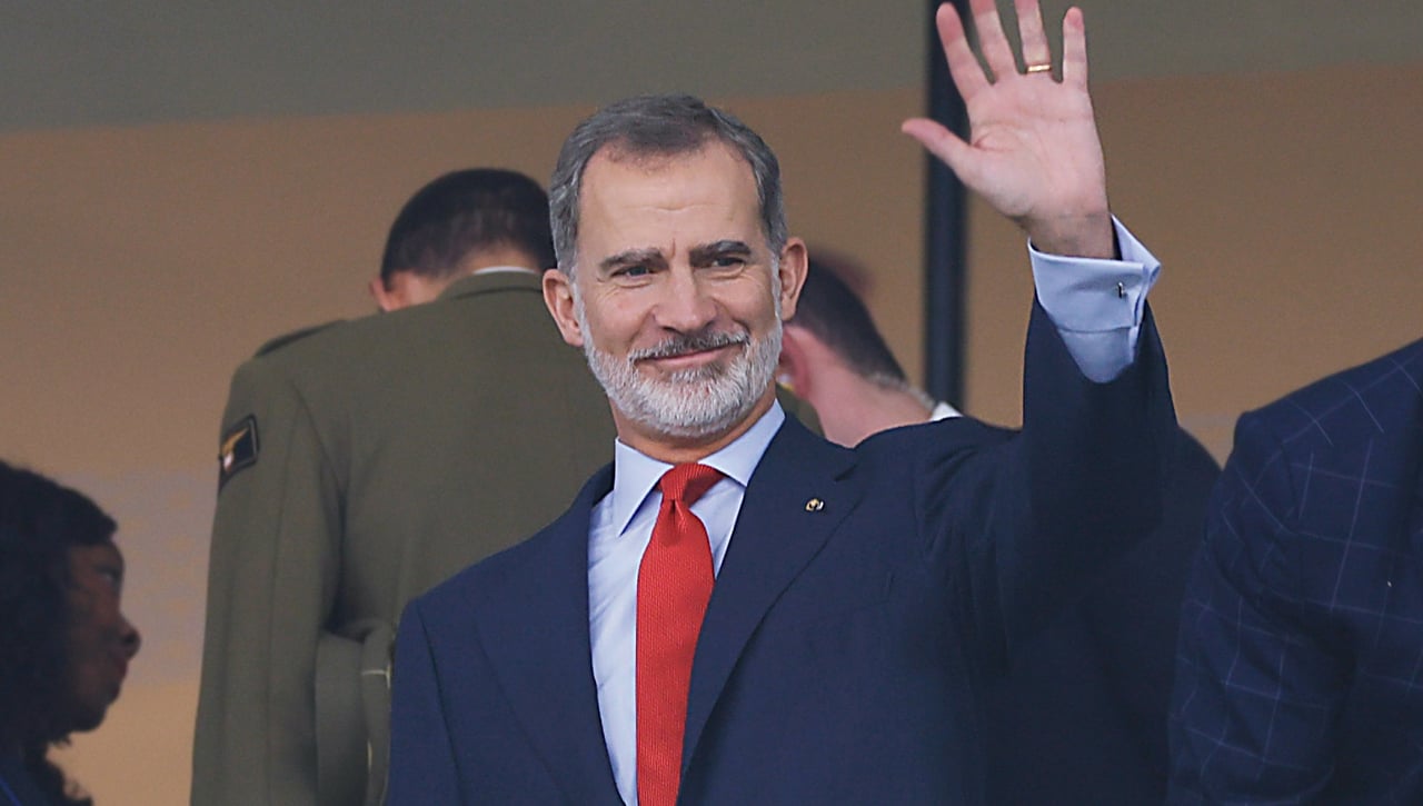 Los reyes Felipe VI y Letizia se unen a la fiesta de Carlos Sainz