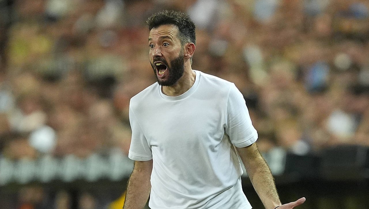 No le tiembla el pulso: Carlos Corberán sentencia a un fichaje