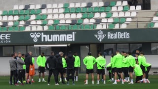 El Real Betis entrena sin Vítor Roque antes de recibir al Madrid; Lo Celso, en el gimnasio