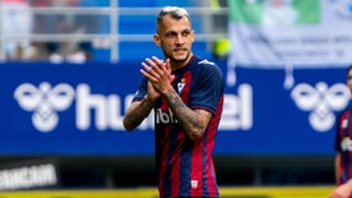 Primer paso para la salida de Luis Rioja