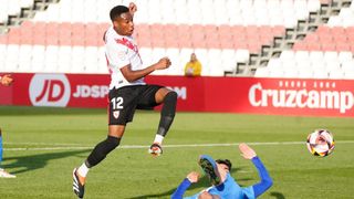 0-0: El Sevilla Atlético se aferra al liderato en su Tourmalet particular
